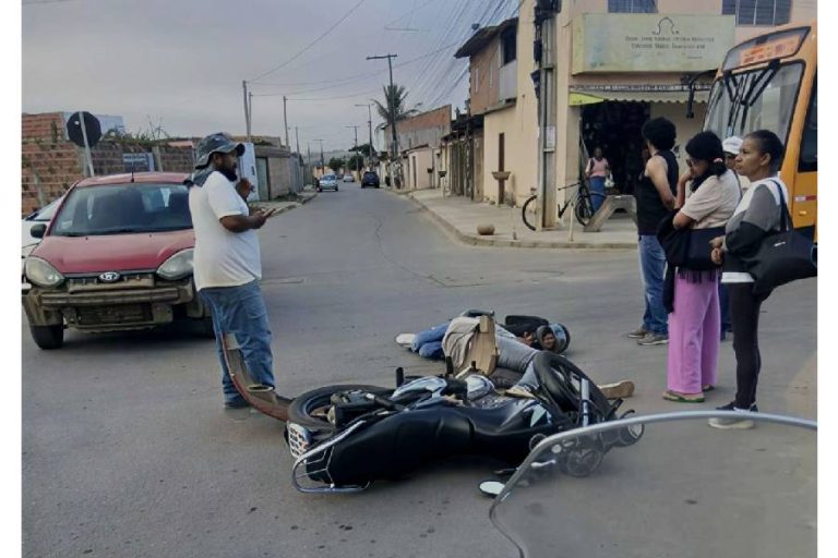 Duas pessoas ficam feridas após batida entre moto e carro em Vitória da Conquista