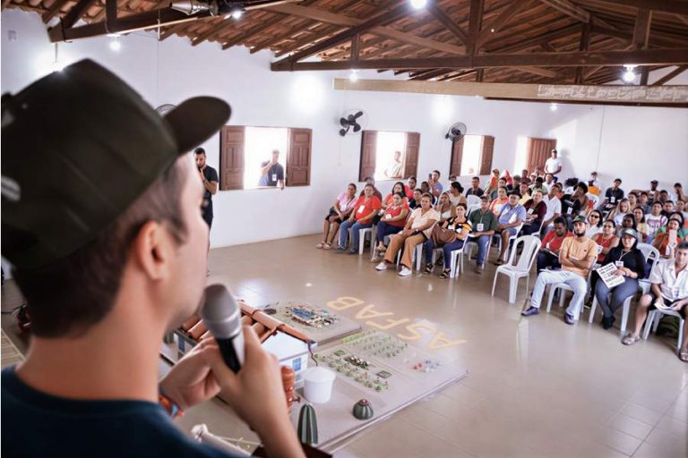 Fabrício Abrantes reúne agricultores familiares e reforça compromisso com desenvolvimento sustentável em Brumado