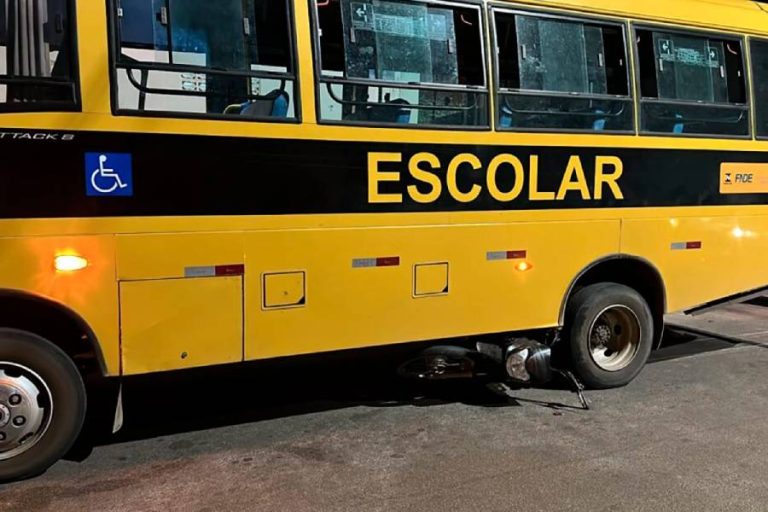 Motociclista morre após bater em ônibus escolar em avenida de Guanambi