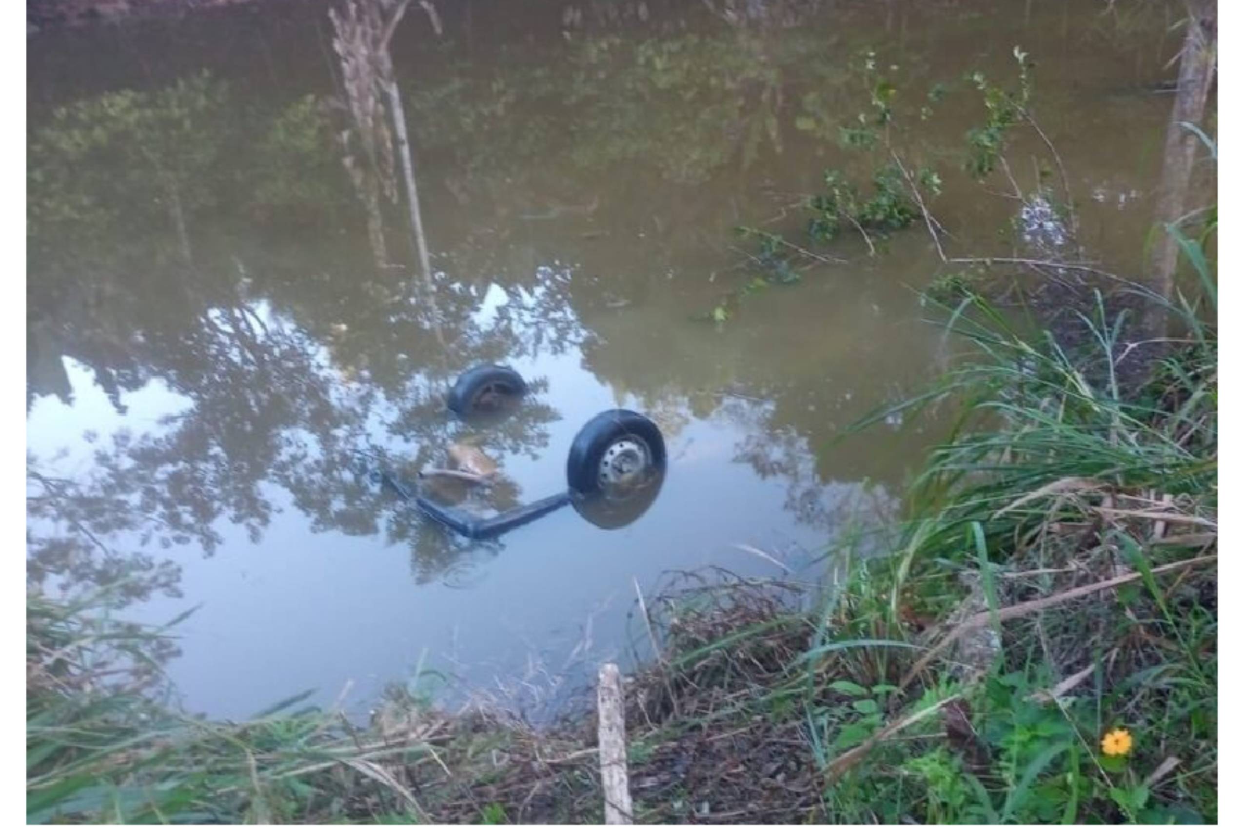 Mulher morre após carro cair em represa na zona rural de Ibicaraí