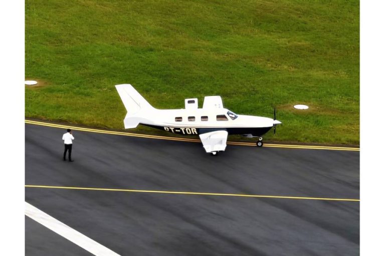 Pneu de avião estoura durante pouso e pista de aeroporto de Ilhéus é interditada