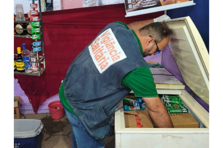 Vigilância Sanitária apreende bebidas impróprias para consumo durante festa em Carinhanha