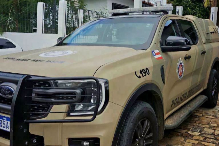 Homem é conduzido à delegacia após PM apreender drogas durante abordagem em Brumado