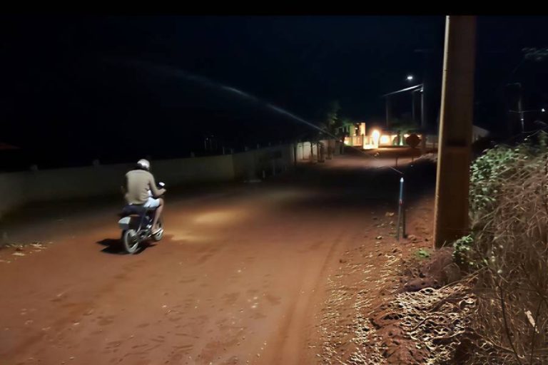 Aspersores lançam água sobre estrada e provocam transtornos em Livramento