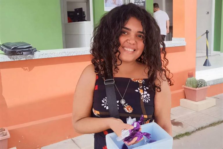 Biomédica vende trufas nas ruas de Brumado após não encontrar emprego na área