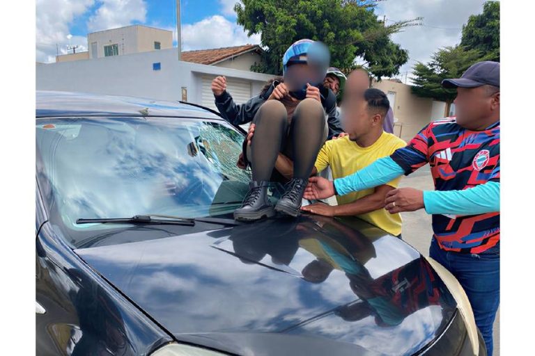Colisão entre carro e moto deixa mulher ferida em Vitória da Conquista