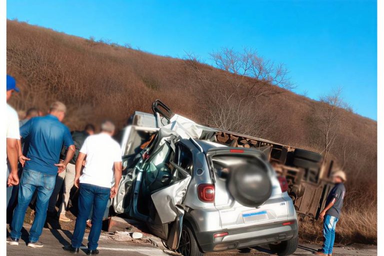 Grave colisão entre carro e caminhão deixa dois mortos entre Anagé e Tanhaçu