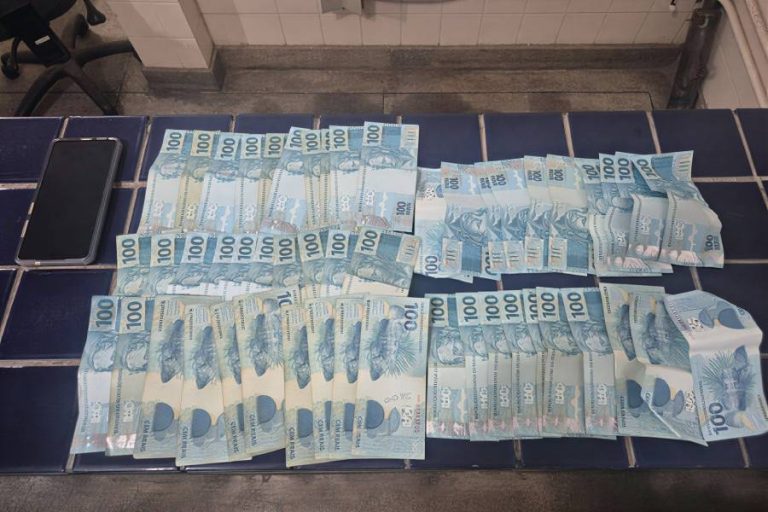 Homem é conduzido à delegacia após confusão com PM em posto de Brumado