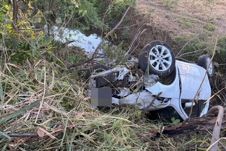 Motorista desvia de cachorro e capota na BR-030 em Guanambi
