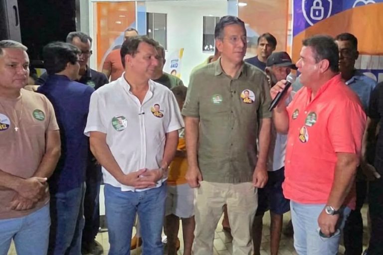 Marquinho Viana pede votos para Arthur Maia e não cita Jerônimo em Paramirim