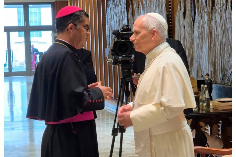 Bispo de origem no sudoeste baiano se encontra com Papa Leão XIV no Vaticano