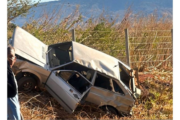 Carro sai da pista e capota na BA-612 entre Pilões e Candiba