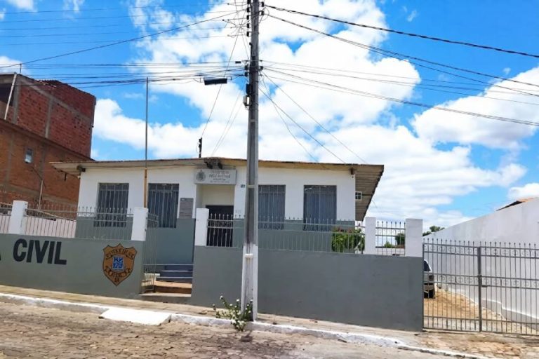 Confusão em posto de saúde termina com duas mulheres levadas à delegacia em Tanhaçu