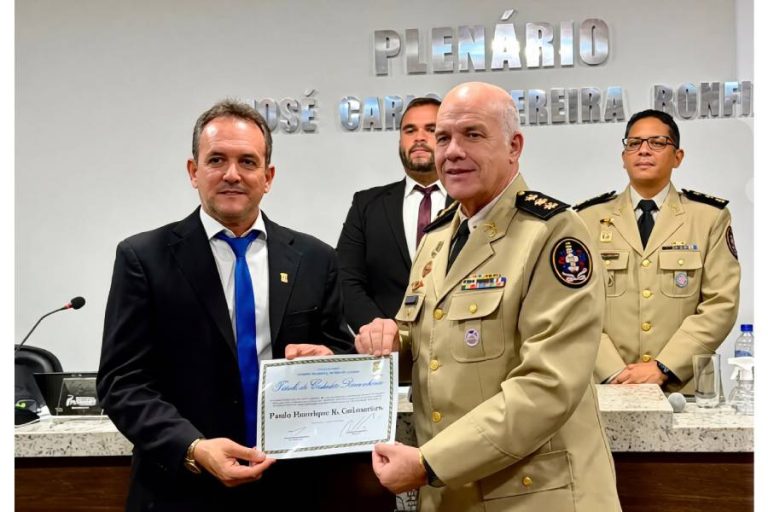 Coronel Paulo Guimarães recebe título de Cidadão Riocontense em Rio de Contas