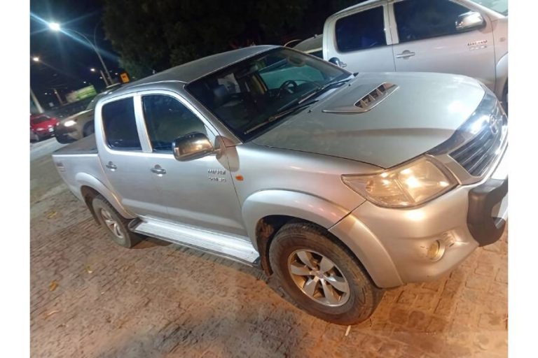 Hilux furtada é localizada com sinais de adulteração durante ação da PM em Urandi
