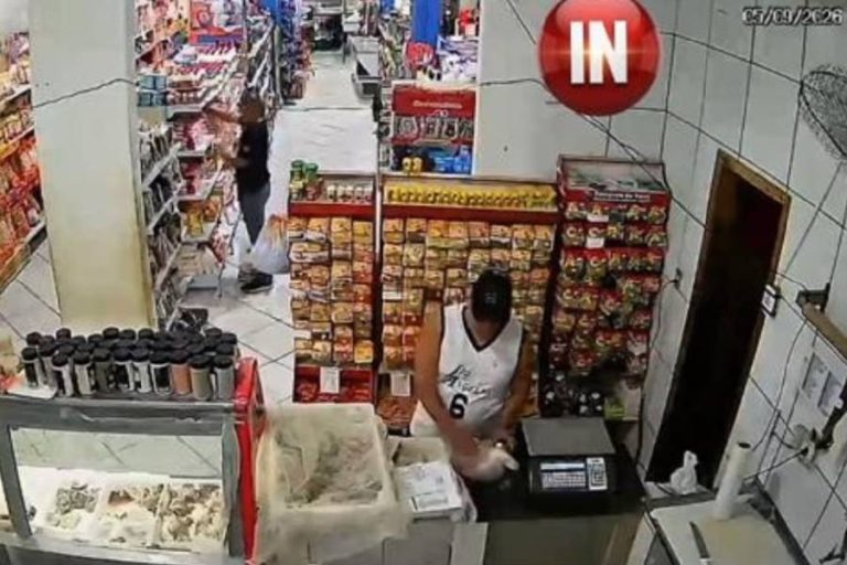 Homem é flagrado furtando carne dentro de supermercado em Itapetinga