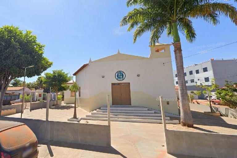 Igreja é invadida e tem equipamentos furtados durante a madrugada em Caculé