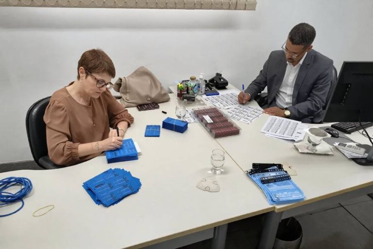 Justiça Eleitoral prepara mídias que serão usadas nas urnas das Eleições 2026 em Brumado