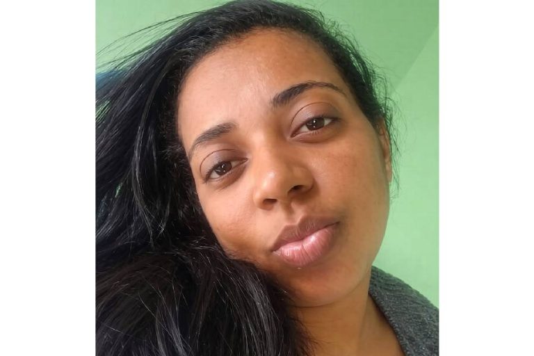 Mulher de 35 anos é morta a tiros dentro de casa em Guajeru