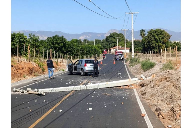 Mulher morre após carro bater contra poste na estrada da Barrinha em Livramento