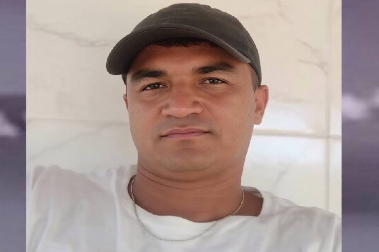 Pedreiro morre após moto bater na traseira de carreta no anel rodoviário de Brumado