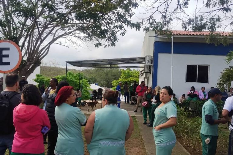 Terceirizados da Uesb voltam a parar e cobram salários atrasados