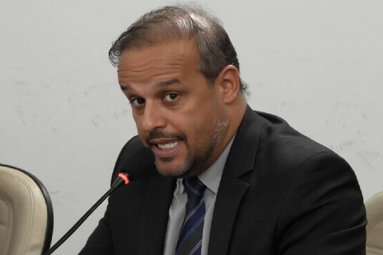 Vereador denuncia atraso em pagamentos de trabalhadores pela Prefeitura de Livramento
