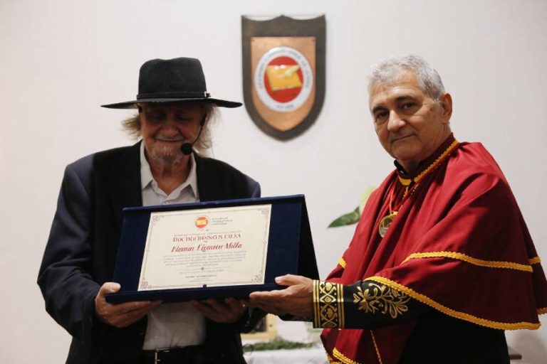 Academia Conquistense de Letras concede título de Doutor Honoris Causa a Elomar Figueira Mello