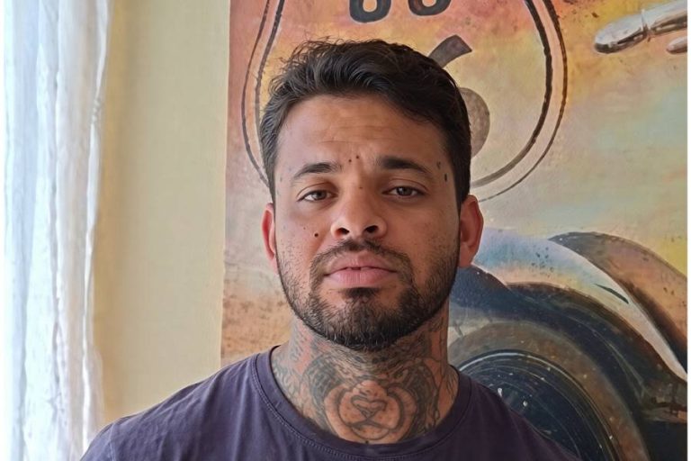 Barbeiro perde R$ 16,5 mil em golpe na compra de carro anunciado pela internet em Conquista