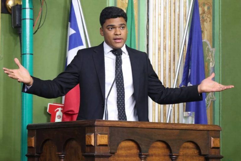 Sandro Filho é eleito aos 21 anos e se torna deputado federal mais jovem da Bahia