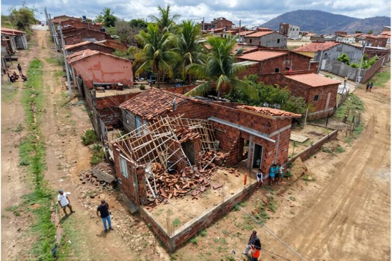 Temporal com granizo destrói casas e deixa mais de 500 famílias desabrigadas ou desalojadas em Itambé