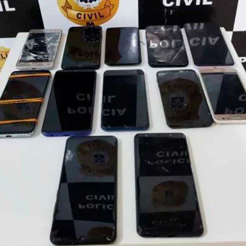 Ação policial apreende celulares bloqueados e peças clandestinas em Conquista