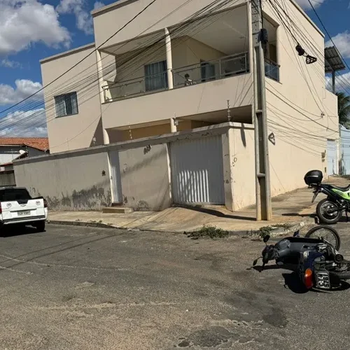 Adolescente de 14 anos pilotando moto causa acidente em Guanambi; veículos foram apreendidos