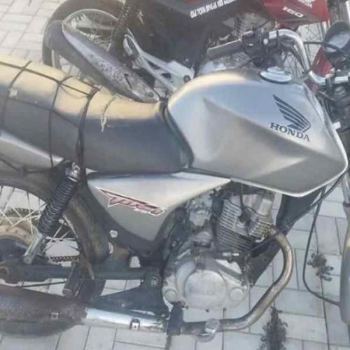 Adolescente é apreendido com moto roubada em ação policial em Aracatu