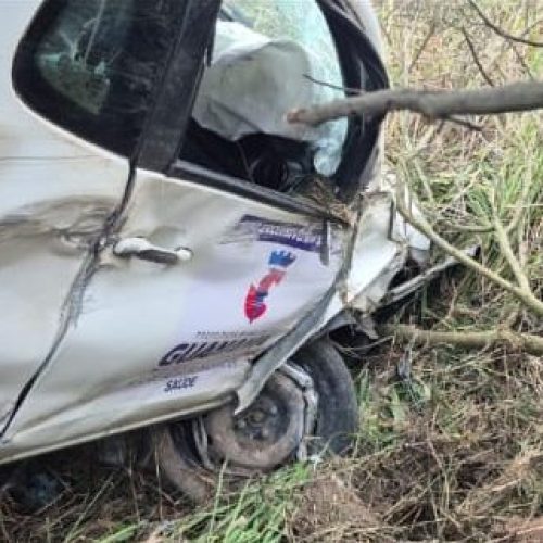 Ambulância de Guanambi perde controle na BR-116 após pneu estourar em buraco