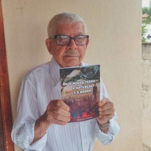 Aos 90 anos, Manoel Freires transforma paixão por livros em carreira literária
