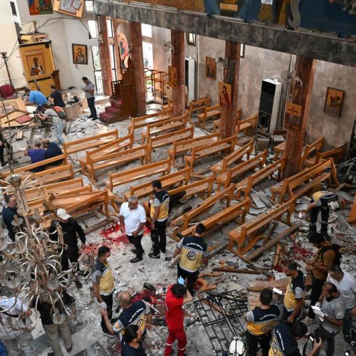 Atentado suicida em igreja na Síria deixa dezenas de mortos e feridos