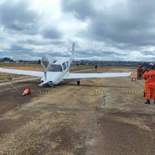 Avião faz pouso de emergência em aeroporto desativado de Vitória da Conquista; GPS indicou incorretamente a pista