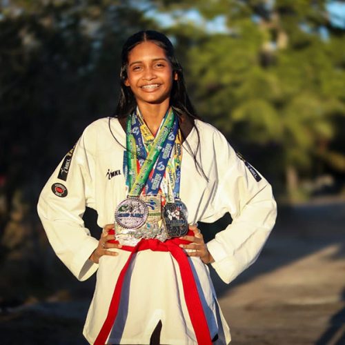 Baiana de 16 anos transforma dor em vitória e conquista título brasileiro de Taekwondo