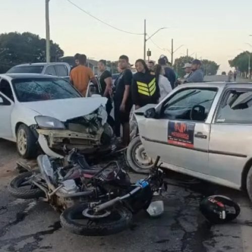 Batida entre carros e moto mata mulher e fere sete em Eunápolis