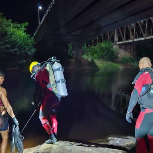 Bombeiros recuperam corpo de motociclista que caiu em rio no município de Iaçu