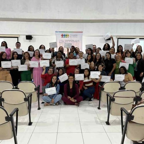 Brumado certifica cursistas do Programa Formação pela Escola em evento da SEMEC