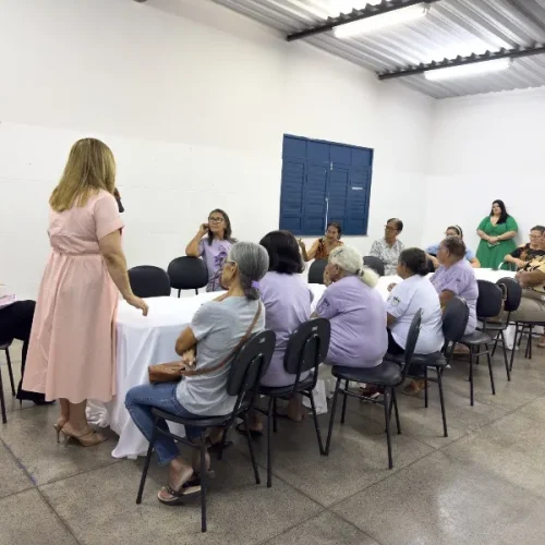 CRAS Esther Trindade Serra realiza Oficina Cápsula do Tempo e Pré-conferência com grupo de idosos “Vida em Movimento”
