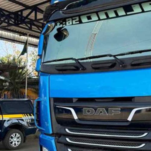 Caminhão clonado é apreendido com drogas pela PRF em Barreiras