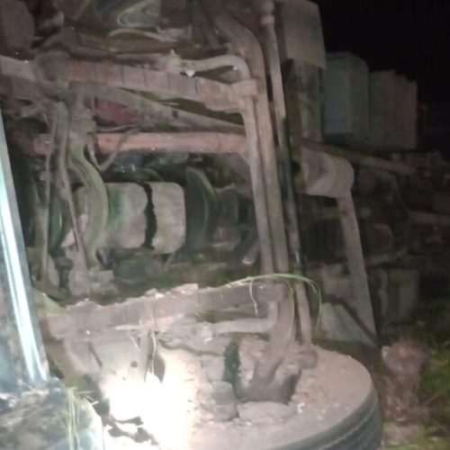 Carreta tomba na famosa Curva da Morte na BR-030 em Guanambi