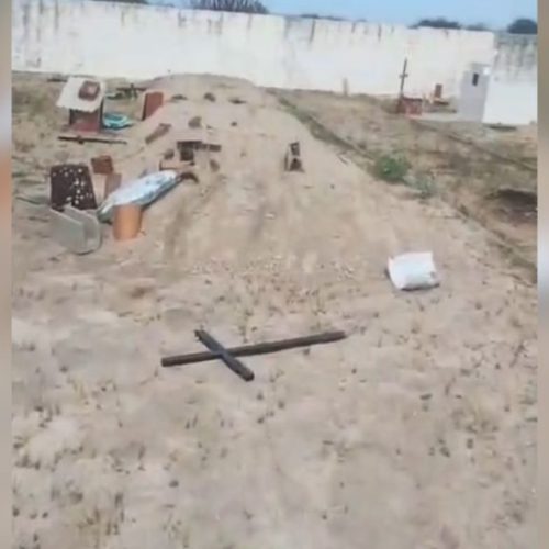 Cemitério em Sento Sé é invadido e tem cruzes e partes de túmulos vandalizados