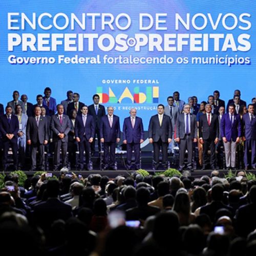 Cobrança de prefeitos aumenta pressão sobre o Congresso e o governo para liberar emendas