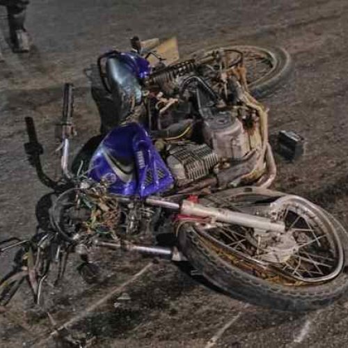 Colisão entre carro e moto deixa três feridos e mobiliza o SAMU em Guanambi