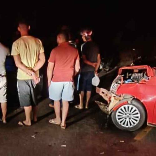 Colisão entre dois veículos deixa passageiro ferido e motorista foge em Caetité