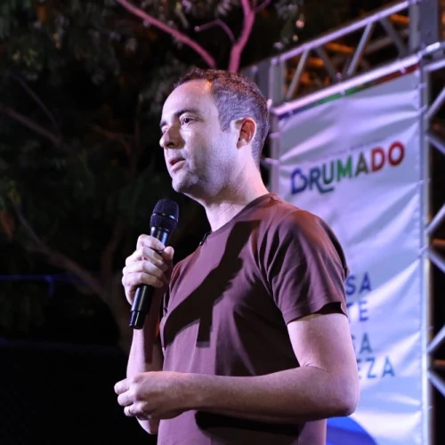 Com investimento de R$ 3 milhões, Fabrício Abrantes anuncia novo campo e praça no Bairro São Félix, em Brumado
